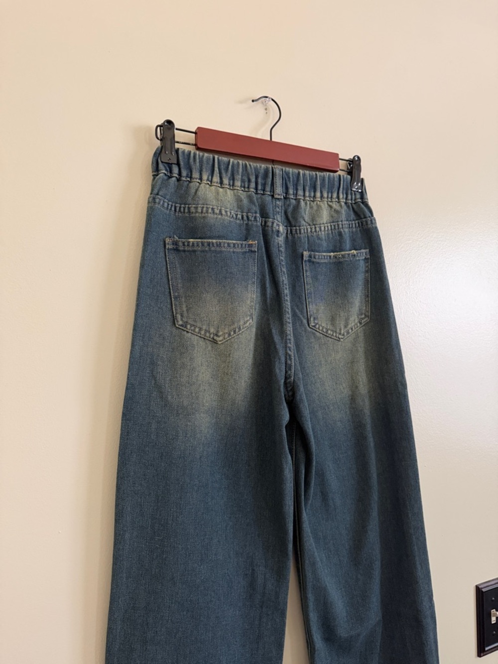 Wide Leg High-Rise Women’s Jeans in Blue - Picture 9 of 14